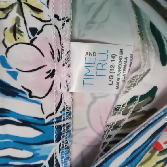 Time & Tru Bright Flowered Capri Pants LG (12-14) - Picture 6 of 6